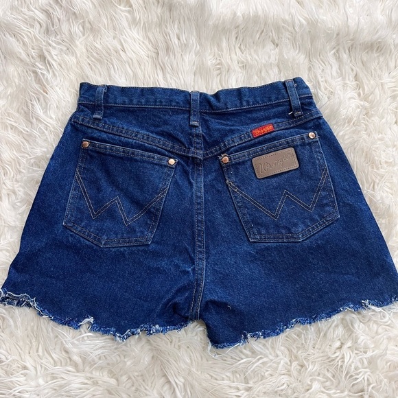Wrangler Women’s Blue Denim Cut Off Shorts Size 11 - Picture 2 of 3